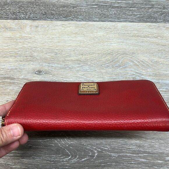 *dooney & bourke red pebble grain full zip wallet - Picture 14 of 16